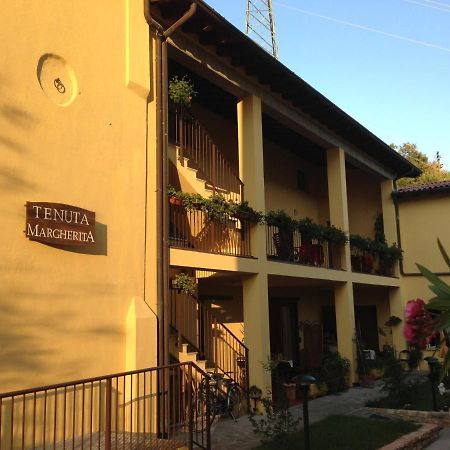 Tenuta Margherita Hostal Saló Exterior foto