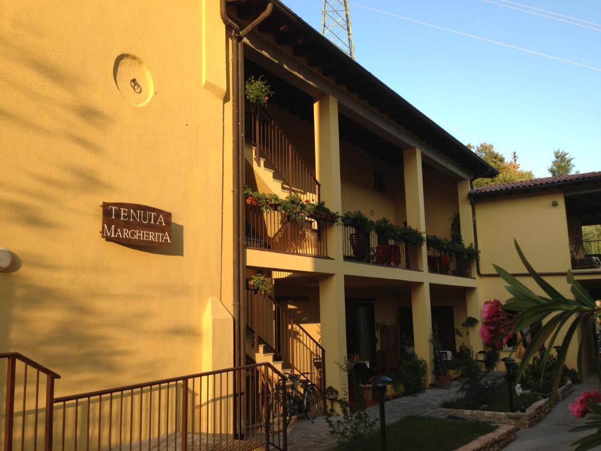 Tenuta Margherita Hostal Saló Exterior foto